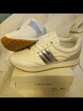 WOMENS 11-Calvin Klein Men’s White & Silver Leather Runner Sneakers-BRAND NEW
